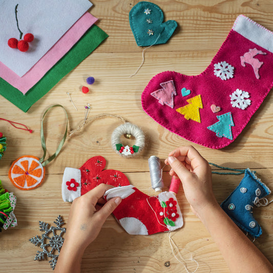 GROßARTIGE GESCHENK IDEE: Was ist persönlicher als ein selbstgemachtes Weihnachtsgeschenk. Als Bastelset für Kinder können die Kleinen auch mit Kleber schnell Weihnachtsgeschenke selbst herstellen. Verbringen Sie gemeinsame Stunden beim Handwerken mit den Liebsten oder für die Liebsten.